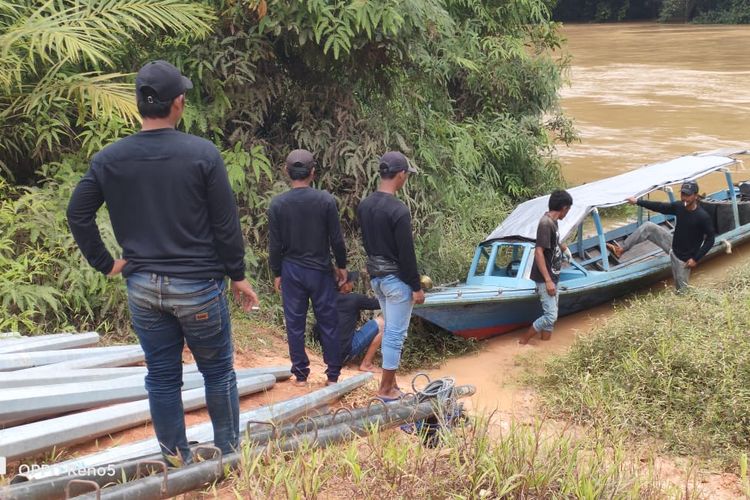 Pemerintah Provinsi (Pemprov) Kalteng berupaya meningkatkan rasio elektrifikasi dengan program bantuan pasang baru listrik atau Bantuan Pasang Baru Listrik (BPBL) dan pemasangan pembangkit listrik tenaga surya (PLTS).