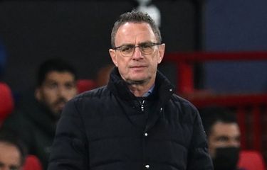 Ralf Rangnick tampak sangat serius melihat penampilan anak asuhnya pada laga leg kedua 16 besar Liga Champions yang mempertemukan Man United vs Atletico Madrid di Stadion Old Trafford, Rabu (16/3/2022) dini hari WIB. Hasil Man United vs Atletico Madrid 0-1 untuk kemenanan tim tamu. Dengan demikian, Man United tersingkir atau gagal melangkah ke perempat final Liga Champions seusai kalah agregat 1-2 dari Atletico Madrid.