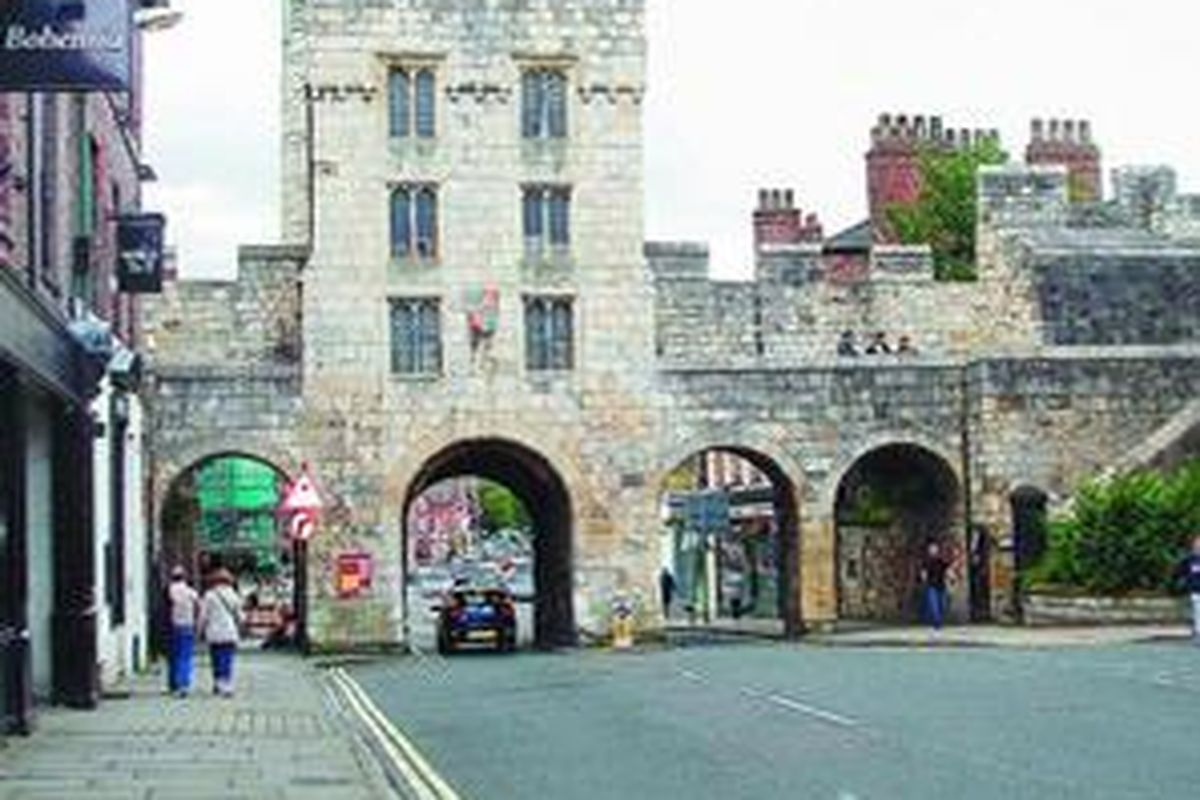 Mickelgate Bar, salah satu gerbang kota tua York.