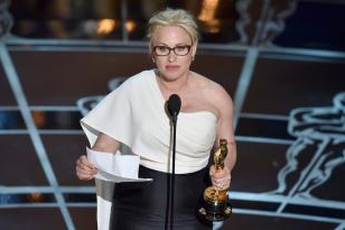 Patricia Arquette menerima penghargaan Best Actress in a Supporting Role versi Academy Awards berkat perannya dalam film Boyhood, di Dolby Theatre Hollywood, California, Minggu (22/2/2015) waktu setempat.