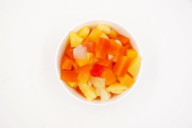 Kalori kental manis bisa dijadikan campuran salad buah nata de coco dengan bahan-bahan premium.