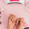 Kuku Menguning dan Retak Bisa Jadi Efek Nail Art yang Dilakukan Terlalu Sering