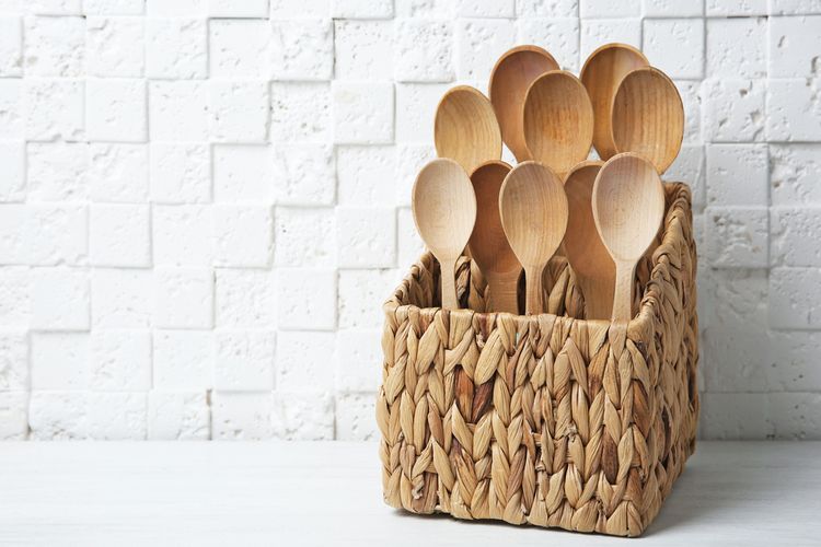 Ilustrasi sendok kayu.