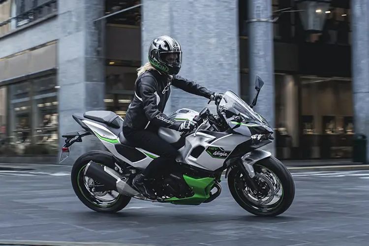 Kawasaki Ninja 7 HEV