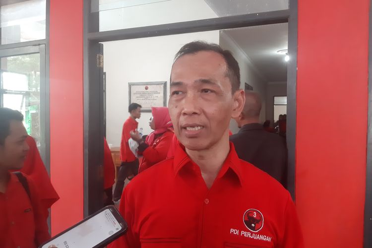 Ketua DPC PDIP Lumajang Solikin, Jumat (31/5/2024)