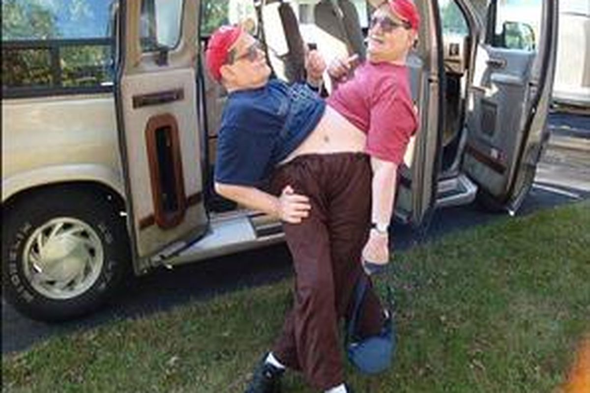 Kehidupan luar biasa antara Ronnie (kiri) dan Donnie yang menetap di sebuah rumah di Dayton, Ohio