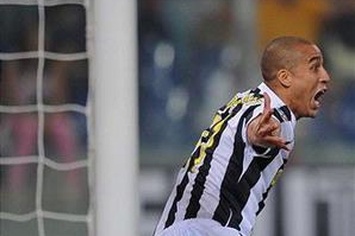 Penyerang Juventus, David Trezeguet, merayakan golnya ke gawang Genoa dalam lanjutan Serie-A, Kamis (24/9) atau Jumat dini hari WIB. Gol itu berujung skor membuat Juventus mampu memaksakan hasil imbang 2-2. 