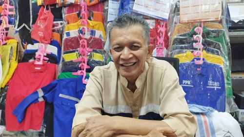 Ambil Untung Rendah, Upaya Pedagang Kaus Sablon Pasar Senen Pertahankan Langganan