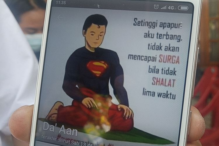 WhatsApp milik Captain Afwan, yang menampilkan ilustrasi Superman sedang melaksanakan sholat disertai sebuah kalimat sebelum peristiwa jatuhnya pesawat Sriwijaya Air SJ 182, foto itu kemudian viral di media sosial sejak Minggu (10/1/2021) sampai Senin (11/1/2021).