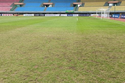 Rumput Stadion Patriot Candrabhaga Bekasi Rusak Parah