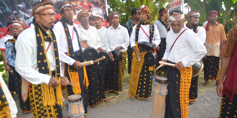 Tarian tradisional Khas Nagekeo pentas di Festival Pantai Enagera I Flores 