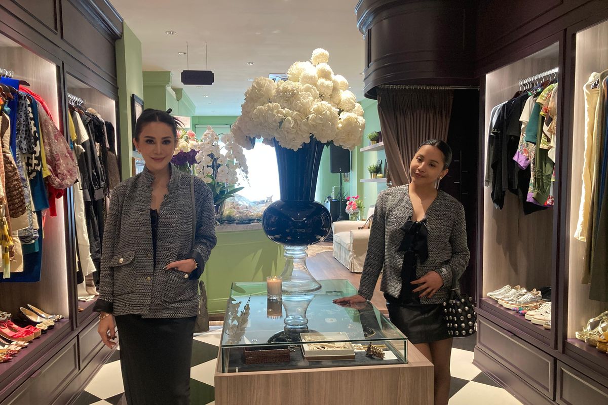 Pendiri Buds & Buttons Vicky Supit (kiri) dan Priscilla Pieters (kanan) di Buds & Buttons, Jakarta Selatan, Kamis (25/9/2025).