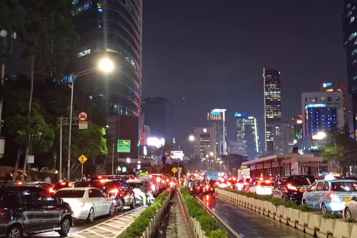 Suasana Jalan Jendela Sudirman depan Halte Tosari, Jakarta Pusat, Rabu (3/7/2024)