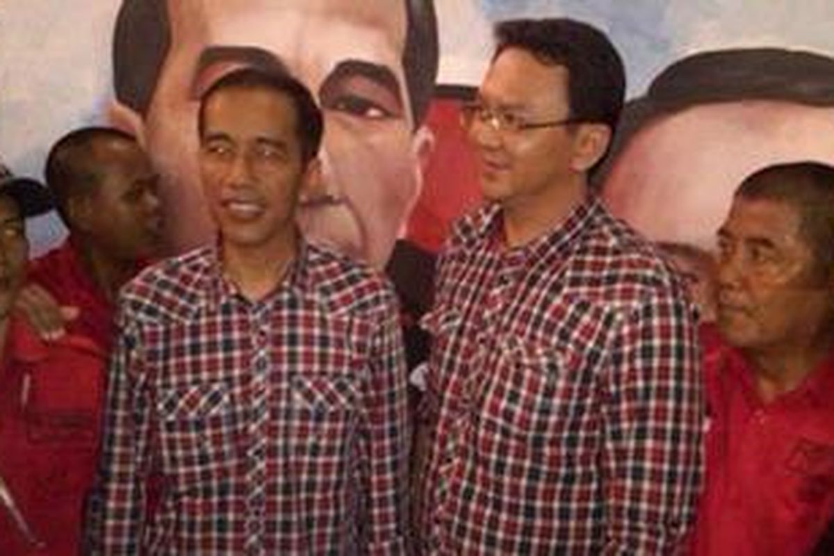 Pasangan bakal calon gubernur DKI Jakarta, Joko Widodo dan Basuki Thahaja Purnama mendatangi GOR Bulungan, Jakarta Selatan, Minggu (8/4/2012) untuk melakukan sosialisasi cagub di kader Jakarta Selatan.