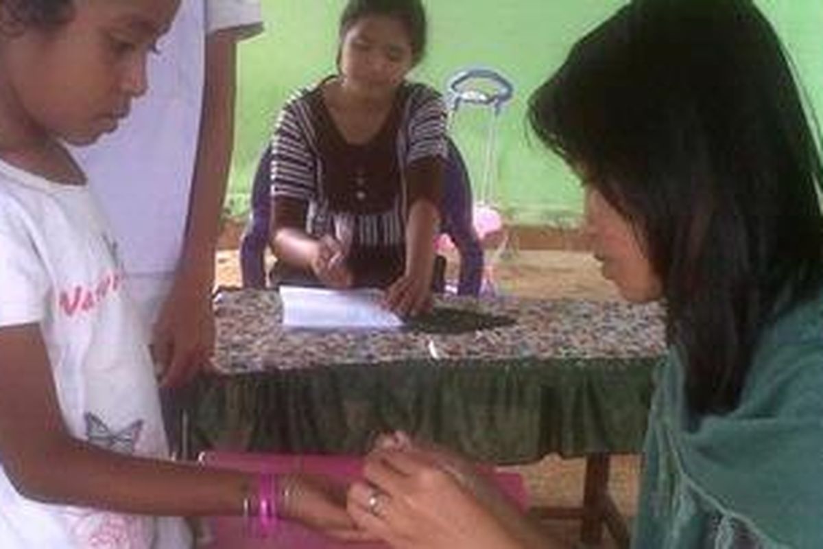 Jelang Sail Morotai, Dinas Kesehatan Kabupaten Pulau Morotai menggelar pemeriksaan masal kepada warga guna memastikan penyebaran penyakit malaria.