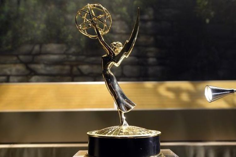 Trofi Emmy Awards dipajang pada acara pembukaan karpet merah di Microsoft Theater, Los Angeles, California, Rabu (14/9/2016). Acara ini merupakan persiapan malam penganugerahan Emmy Awards ke-68 yang digelar pada Minggu (18/9/2016) malam. 