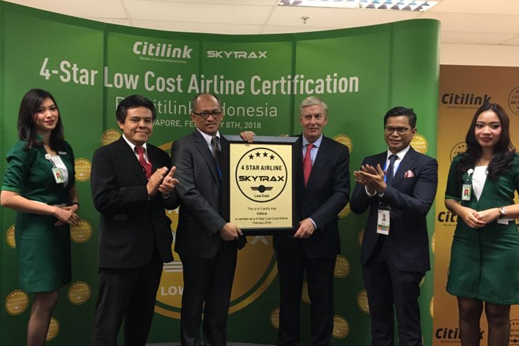 Lembaga pemeringkat penerbangan global asal Inggris, Skytrax, memberikan 4-Star Airline untuk Citilink pada acara Singapore Airshow 2018 di Changi Exhibition Center, Singapura, Kamis (8/2/2018). Citilink menjadi maskapai berbiaya rendah (low cost carrier) pertama yang meraih peringkat 4-Star Airline.