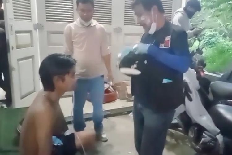 Usai aksi unjuk rasa mahasiswa se-Kota Palopo di depan kantor DPRD Kota Palopo, Sulawesi Selatan, yang berlangsung pada Senin (1/9/2025) sore, dan berakhir ricuh. Bentrokan antara mahasiswa dan aparat kepolisian yang melakukan pengamanan menyebabkan sejumlah demonstran menjadi korban.termasuk jurnalis dan polisi. Selasa (2/9/2025)