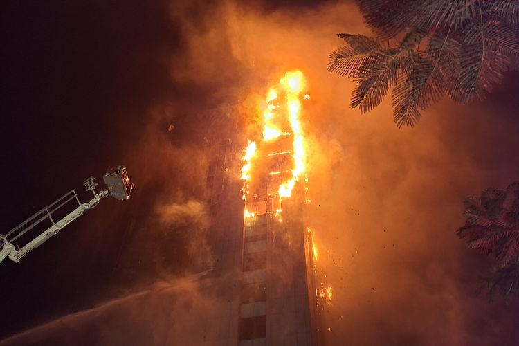 Kebakaran Gedung Bapenda DKI Kembali Membesar, Suara Ledakan Terdengar Lagi