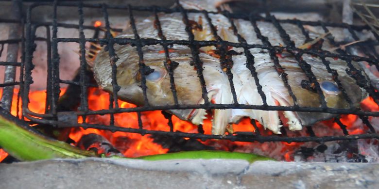 Ikan bakar khas Pantai Pandanan, Kabupaten Lombok Utara, NTB yang menggugah  selera wisatawan yang datang ke pantai ini. 