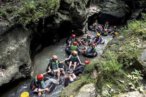 Menikmati Wisata Sungai Ala Karst Tubing