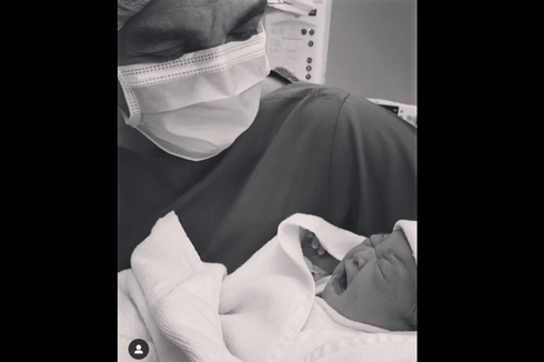 Selamat! Glenn Fredly Dikaruniai Anak Pertama