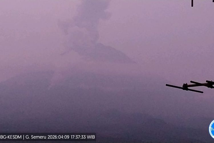 Gunung Semeru Luncurkan Awan Panas Sejauh 2,5 Km pada Kamis Petang