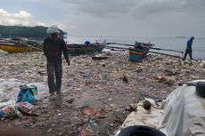 Pantai Sukaraja Lampung yang Penuh Sampah Akan Dibersihkan