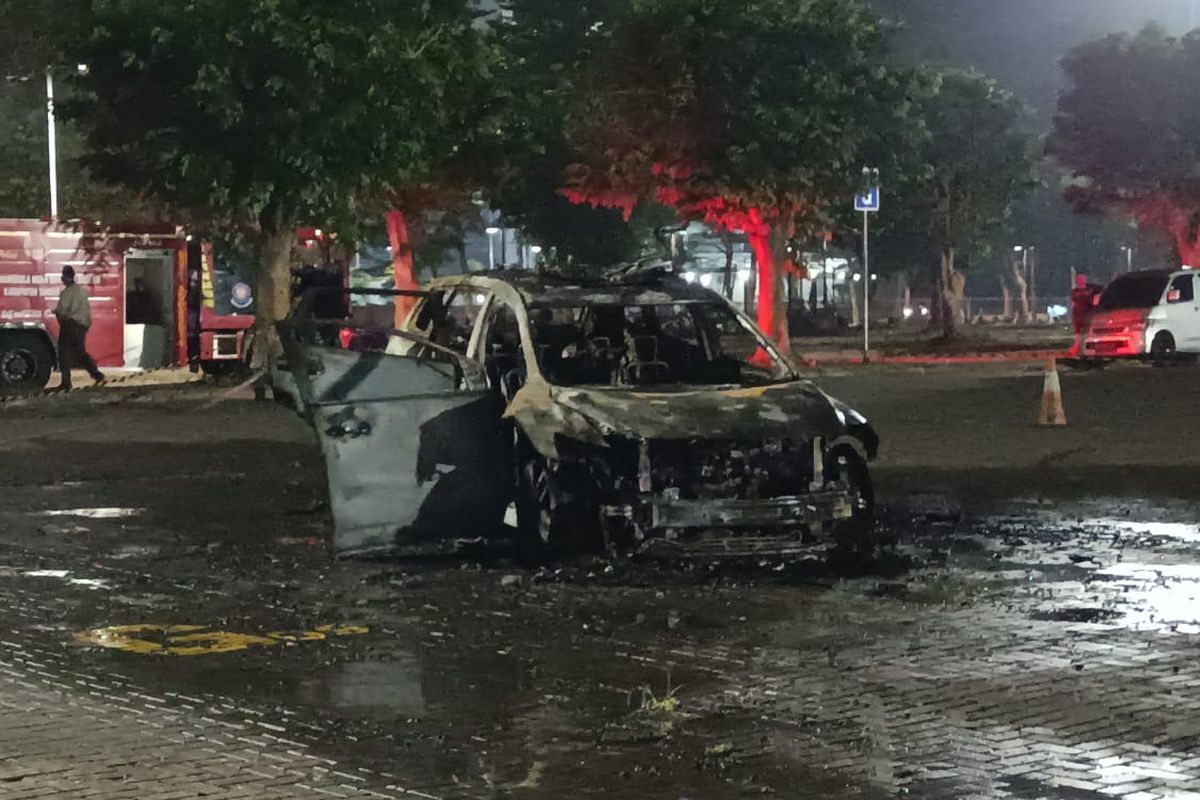 Mobil terbakar di area parkir IMOS 2024