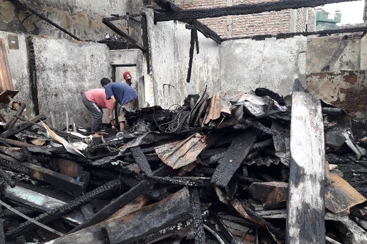 166 rumah hangus terbakar dalam kebakaran di Jalan Tomang Timur RT 02/ RW 15, Tomang, Grogol Petamburan, Jakarta Barat pada Senin (21/1/2019).