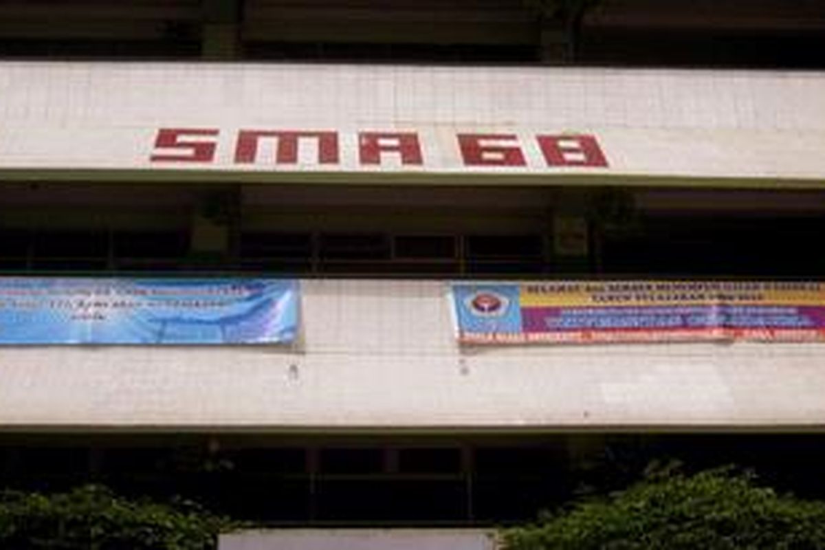 SMAN 68, Salemba, merupakan salah satu sekolah unggulan DKI Jakarta yang saat ini fokus pada pengembangan RSBI dan diharapkan menjadi Sekolah Bertaraf Internasional (SBI).