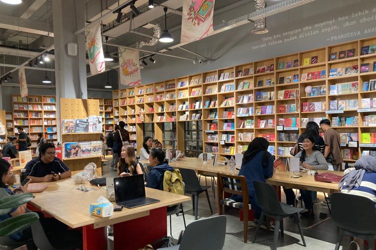 Gramedia Jalma, Tempat “Menepi” Bagi Pencinta Buku dan Kopi