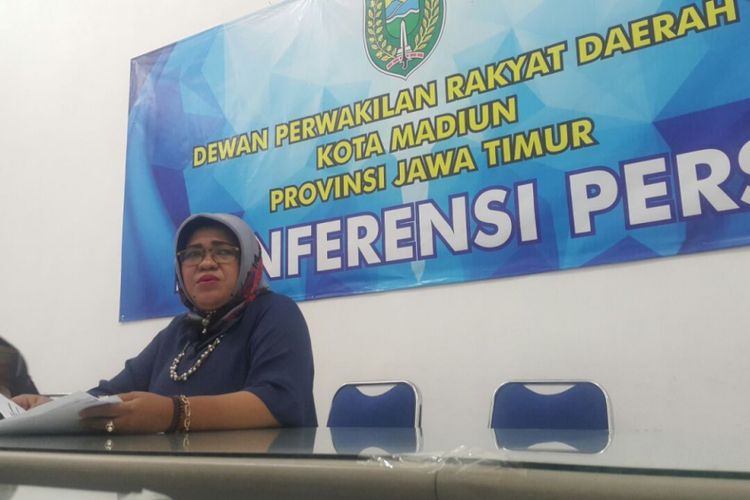 Anggota DPRD Kota Madiun, Supiah Mangayu Hastuti menggugat Ketua Umum PDI-P, Megawati Soekarnoputri atas pemecatannya, Kamis ( 26/4/2018) siang.