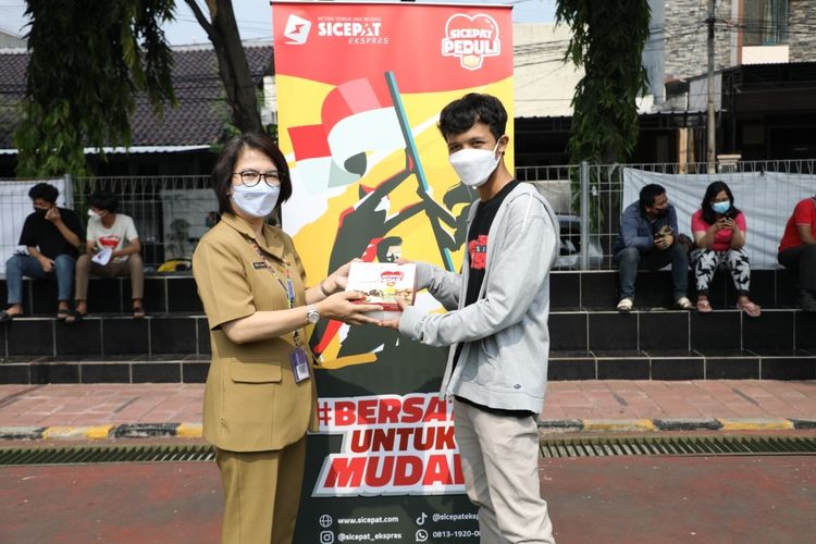 Program vaksinasi Covid-19 yang merupakan bagian dari program CSR SiCepat Peduli terlaksana di Ruang Publik Terpadu Ramah Anak (RPTRA) Matahari di Cempaka Putih, Jakarta Pusat berlangsung pada periode 16 Agustus 2021 sampai dengan 18 September 2021. 