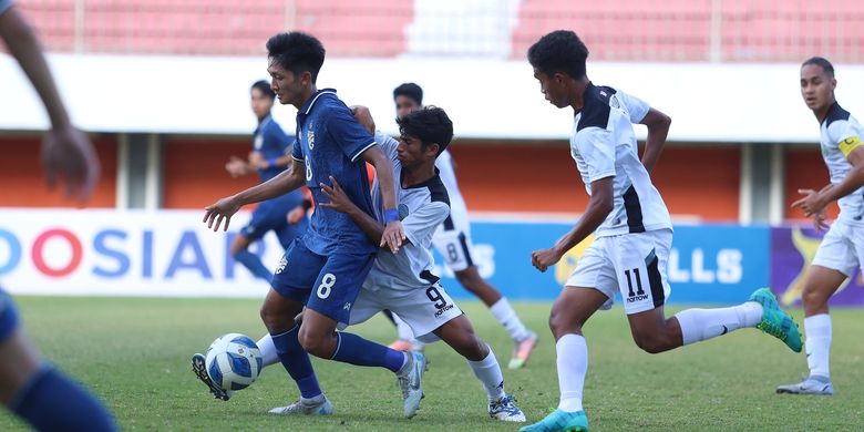 Thailand bertanding melawan Timor Leste pada laga pamungkas Grup B Piala AFF U16 2022 di Stadion Maguwoharjo, Sleman, Minggu (7/8/2022) sore WIB.