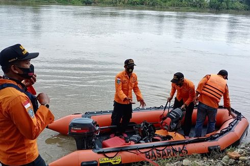 Pekerja Renovasi Jembatan Kereta Terpeleset lalu Jatuh di Sungai Serayu, Tim SAR Baru Temukan Sepatu Korban