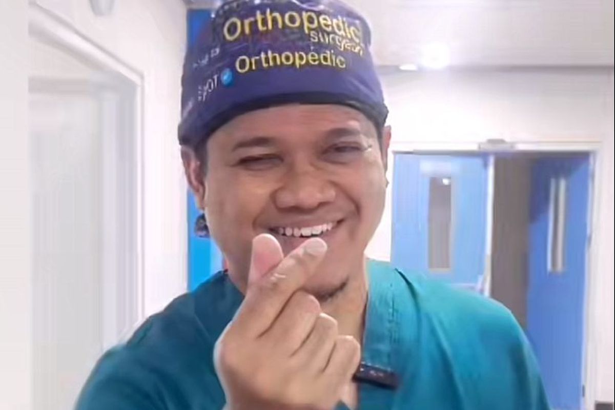Dokter spesialis orthopedi dan traumatologi Rumah Sakit Umum Daerah (RSUD) Sulawesi Barat (Sulbar) yang juga content creator, dr. Helmiyadi Kuswardhi.