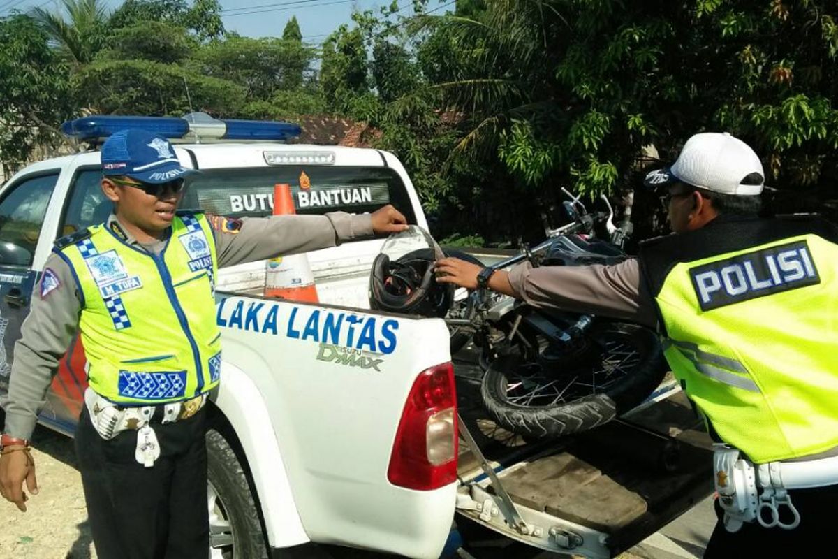 Kecelakaan maut terjadi di Jalan Raya Blora menuju Grobogan tepatnya di Desa Dalingan, Kecamatan Tawangharjo, Kabupaten Grobogan, Jawa Tengah, Jumat (9/6/2017) siang sekitar pukul 14.00 WIB.