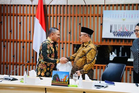 Gubernur Abdul Wahid Sukses Lobi Kemendikdasmen, Sekolah Rusak di Riau Segera Dibangun Kembali