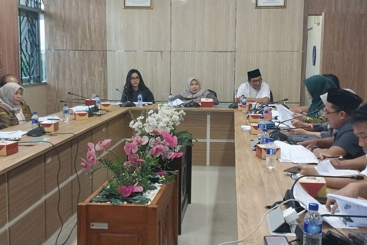 Pemkab Jember Mau Cetak Stiker Bansos Rp 2,8 Miliar, DPRD Desak Dikaji Ulang