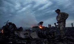 Tim Penyelamat Temukan Kotak Hitam Kedua Pesawat #MH17