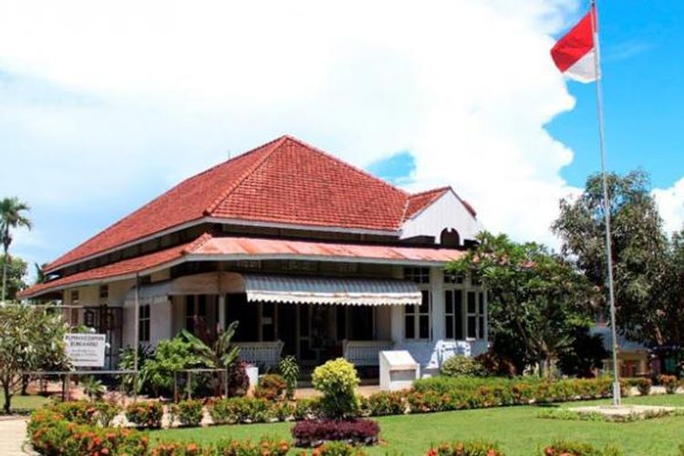 Suasana rumah pengasingan Bung Karno di Kelurahan Anggut, Kecamatan Ratu Samban, Kota Bengkulu, Provinsi Bengkulu, beberapa waktu lalu. Rumah ini pernah dihuni Bung Karno tahun 1938-1942. Di rumah inilah, sang roklamator untuk pertama kali bertemu dengan Fatmawati.