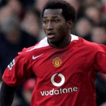 Eric Djemba-Djemba ketika masih berkostum Manchester United.