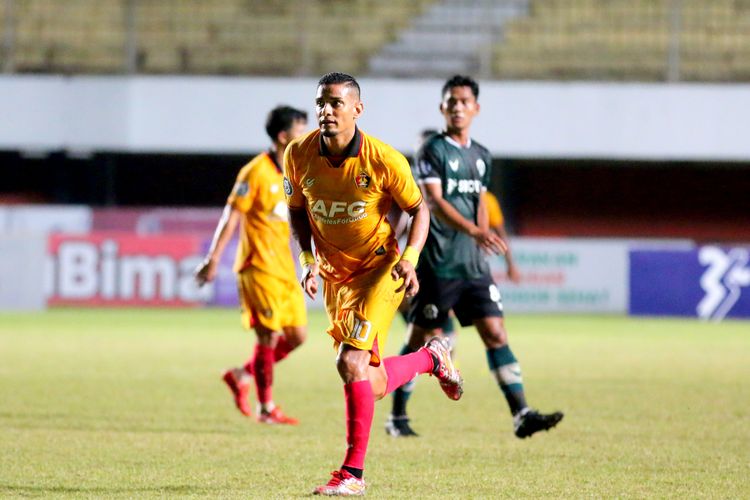 Pemain Persik Kediri Renan Silva saat pertandingan pekan ke-16 Liga 1 2022-2023 melawan Persikabo 1973 yang berakhir dengan skor 0-0 di Stadion Maguwoharjo Sleman, Rabu (21/12/2022) malam.