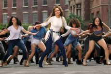 Jennifer Lopez Menari dengan Sepatu Bernilai Rp 53 Juta Karya Rihanna