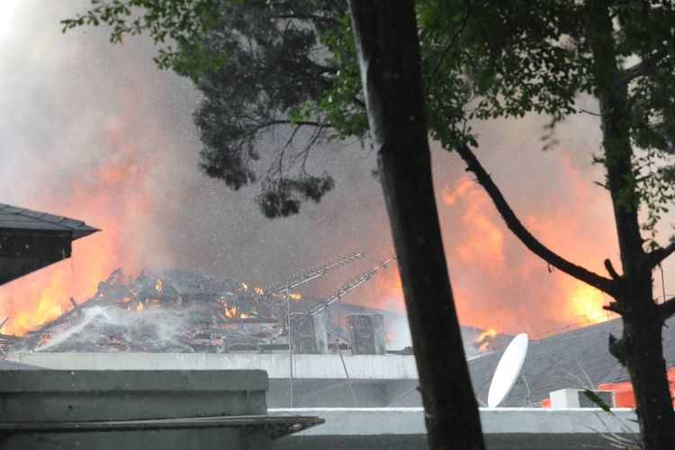 Gedung Bappelitbang, Balai Kota Bandung terbakar, Senin (7/11/2022).