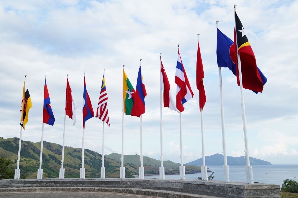 Foto : Bendera Asean berkibar di Kawasan MICE Golo Mori, Labuan Bajo