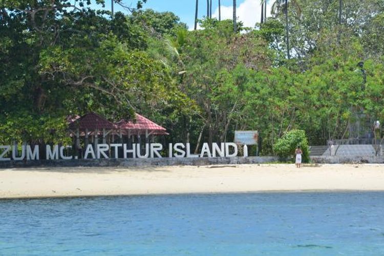 Patung Jenderal Douglas Mc Arthur di Pulau Zum-zum, Kabupaten Pulau Morotai