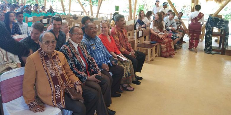 Sekolah internasional perhotelan Sumba Hospitality Foundation di Jalan Mananga Aba, Desa Karuni, Kecamatan Loura, Kabupaten Sumba Barat Daya, Nusa Tenggara Timur (NTT) mengadakan wisuda 47 siswa angkatan kedua, Sabtu (26/5/2018). 