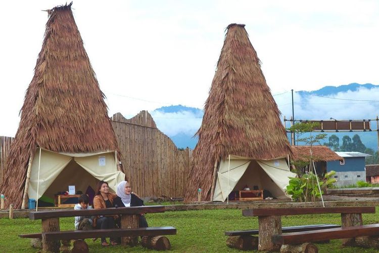 Buana Life, restoran di Pangalengan, Bandung yang mengusung konsep rumah adat Papua.
